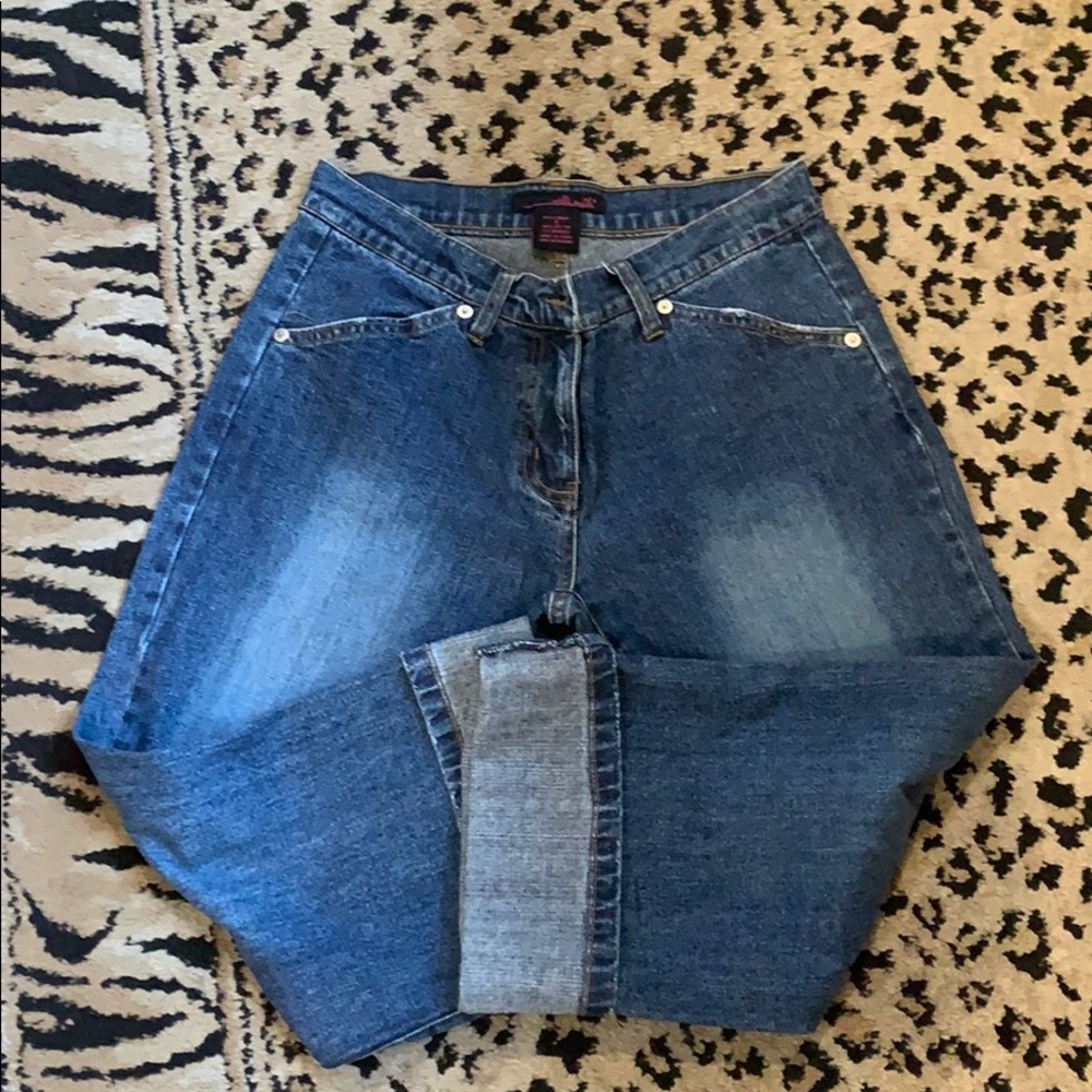 Women’s cropped jeans.